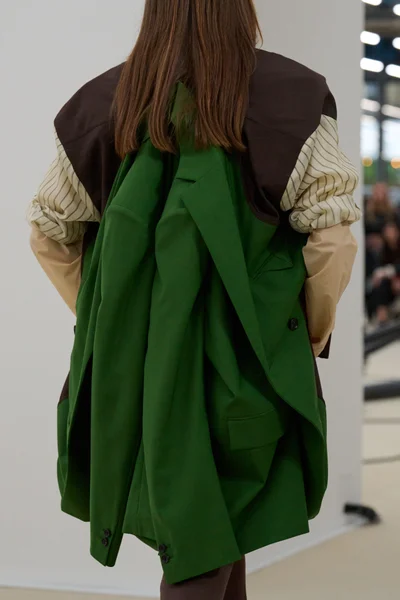 Look 99
